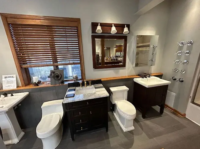 Toilets and bathroom sinks in the Expressions Plumbing Design Showroom