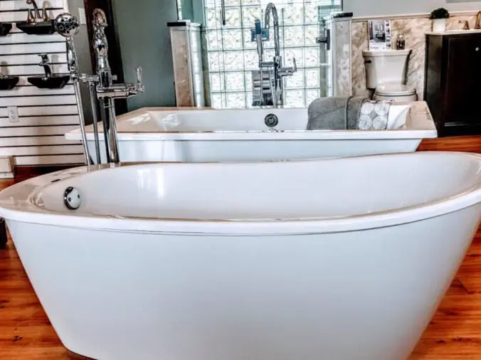Free standing bathtub